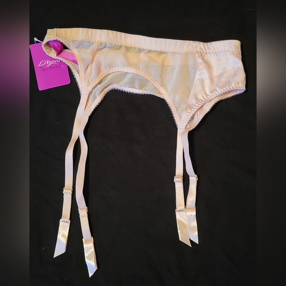 L'agent Penelope suspender (NUDE) - Picture 3 of 4